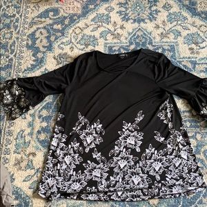 BLACK AND WHITE DRESS TOP WITH DETAILED SLEEVES